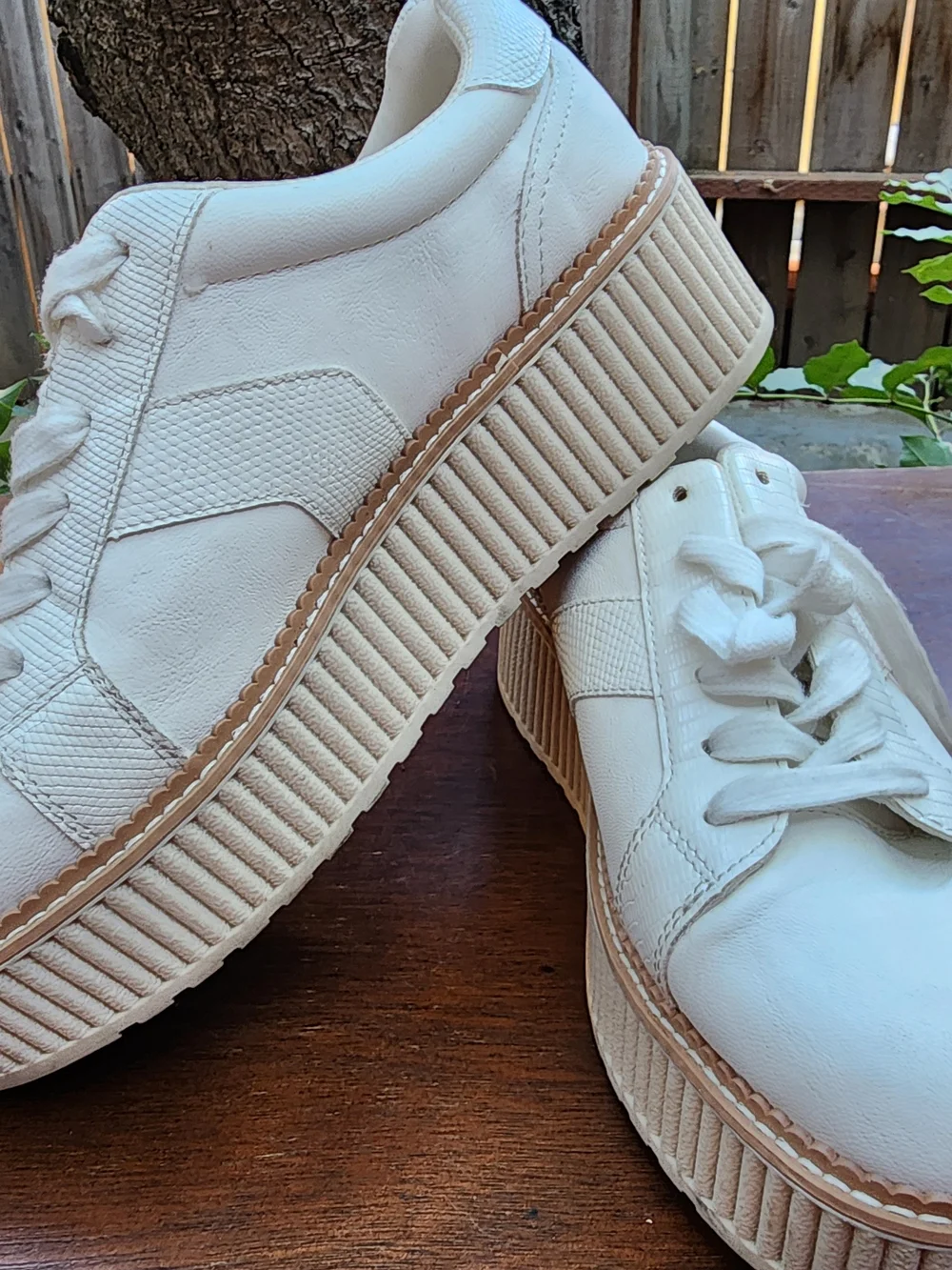 DV Dolce Vita Bubbles White Platform Sneakers Leather Lace Up Shoes Size 10